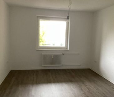 Renovierte 2-Zimmer-Wohnung mit Loggia kurzfristig verfügbar - Photo 1
