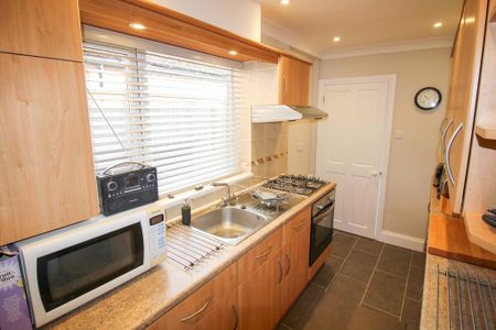 2 bedroom terraced house to rent - Photo 2