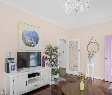 CHARACTER, COMFORT & ROOM TO ENJOY - Photo 5