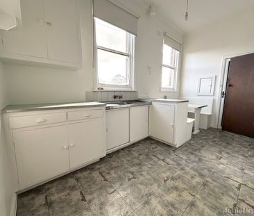 2/126 Moreland Road, Brunswick - Photo 3