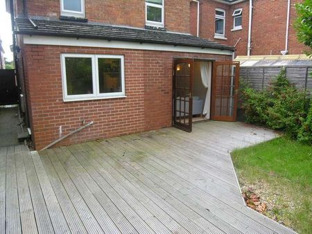Bedroom Detached House In Bournemouth, BH9 - Photo 2