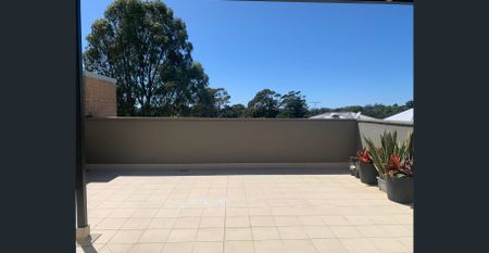 Stunning 3 balconies and 3 bedroom Penthouse - Photo 4