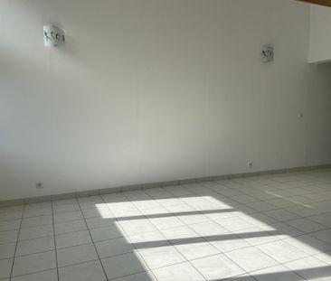 Location Appartement 3 pièces 43m² ST MAUR DES FOSSES 94100 - Photo 2