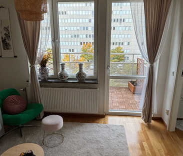 Råcksta gårdsväg, Vällingby - Photo 3