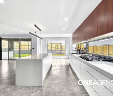 LUXURY LIVING AT ITS FINEST!!! - Photo 4