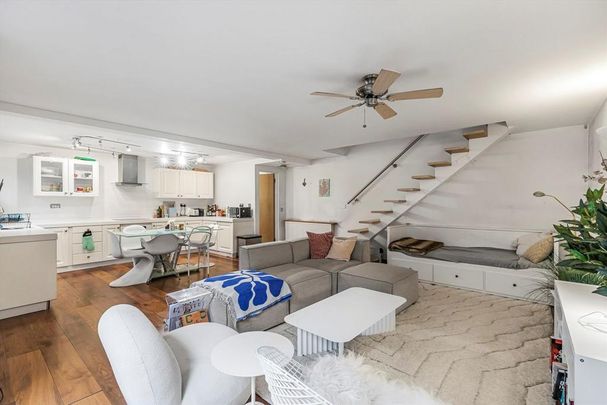 3 bedroom flat to rent - Photo 1