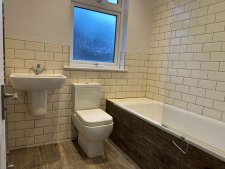 4 bedroom terraced house to rent - Photo 3