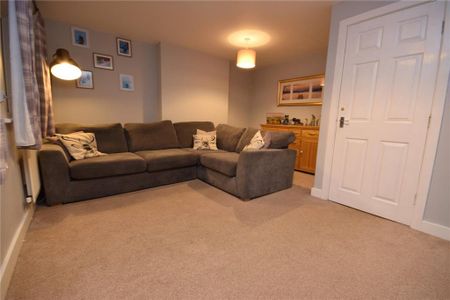 4 bedroom terraced house to rent - Photo 3