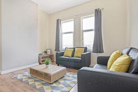 4 bedroom flat to rent - Photo 2