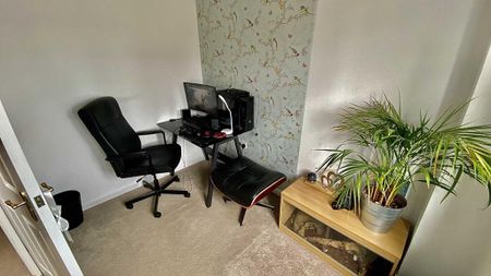 3 bedroom semi-detached house to rent - Photo 3