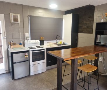 Cozy and Convenient One-Bedroom Ground Level Flat in an Ideal Locat... - Photo 3