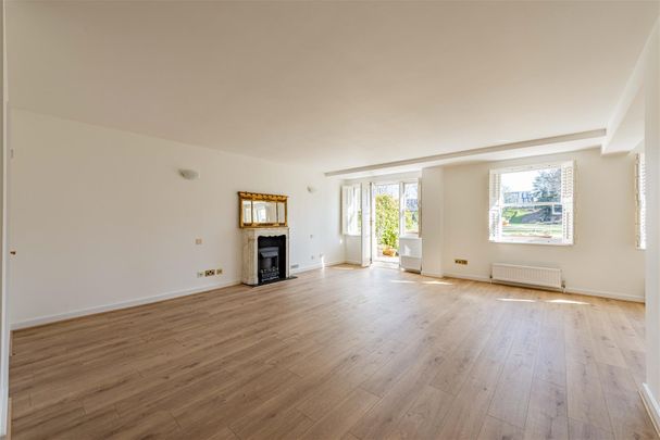 Dane John, Canterbury - Photo 1