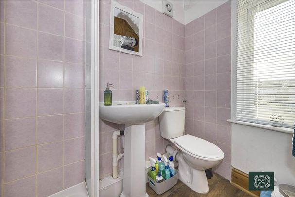 4 bedroom end of terrace house to rent - Photo 1