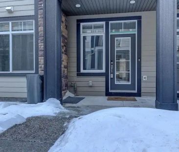 3 Bedroom 2.5 Bathroom Executive Townhouse– Fully Furnished | Calgary - Photo 1