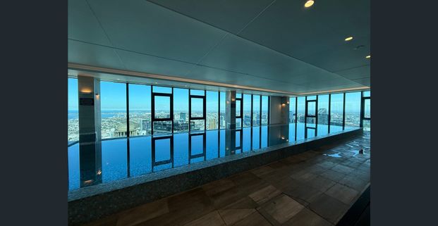 Modern 2bed apartment in the Heart of Southbank "Stunning Views & Prime Location" - Photo 1