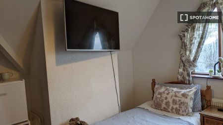 Bedoom for rent in 4-bedroom house, Rush, Dublin - Photo 2