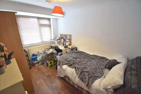 5 bedroom semi-detached house to rent - Photo 5