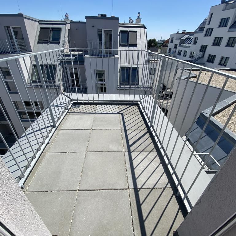 Klimatisierte DG-Wohnung mit 12m² Terrasse (Koloniestraße)! - Photo 1