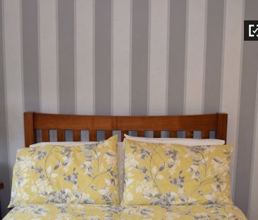 Bright room in 3-bedroom house, Dublin - Photo 2
