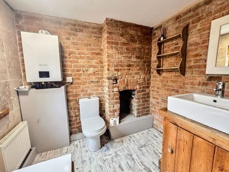 2 bedroom semi-detached house to rent - Photo 4