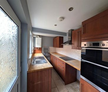3 bedroom end of terrace house to rent - Photo 3