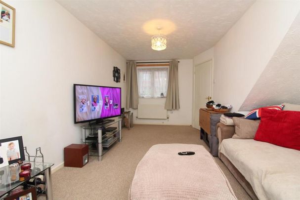 2 bedroom end of terrace house to rent - Photo 1