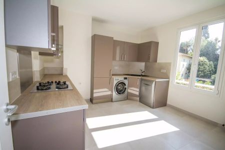 Location Appartement 4 pièces 97m² NICE 06000 - Photo 2