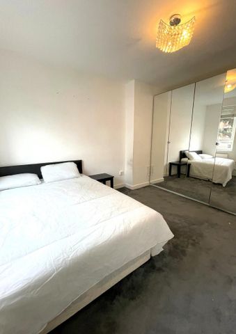 4 bedroom flat share to rent - Photo 4