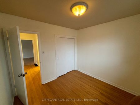 Townhouse For Lease | E8118624 - Photo 2