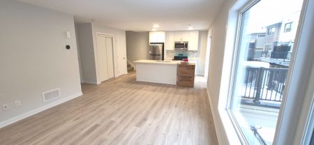 For Lease - 701 Glenroy Gilbert Drive Unit# 18, Barrhaven, Ontario - Photo 2