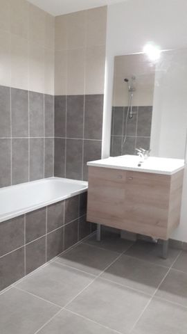 Location Appartement 3 pièces 62m² MARSEILLE 10ème - Photo 3