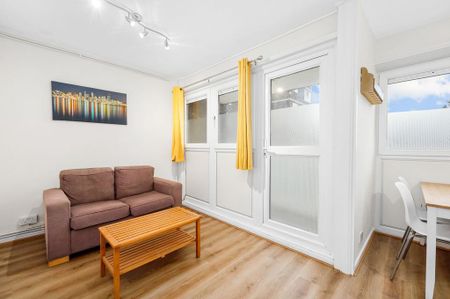 4 bedroom flat to rent - Photo 2