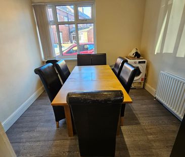 7 Bed - 80 Estcourt Avenue, Headingley, Leeds - LS6 3ET - Student - Photo 2