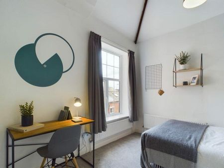4 bedroom flat to rent - Photo 3