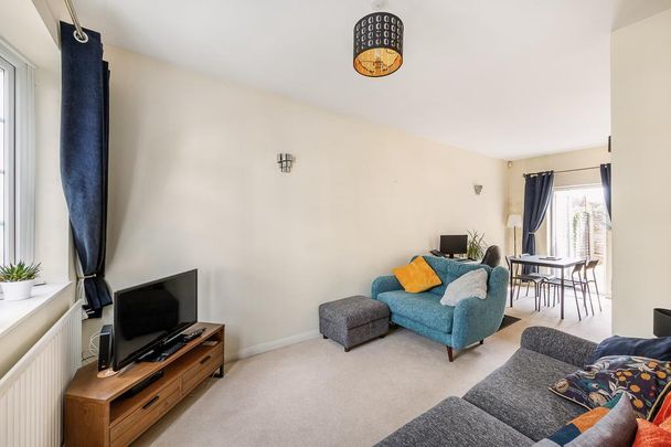 2 bedroom end of terrace house to rent - Photo 1