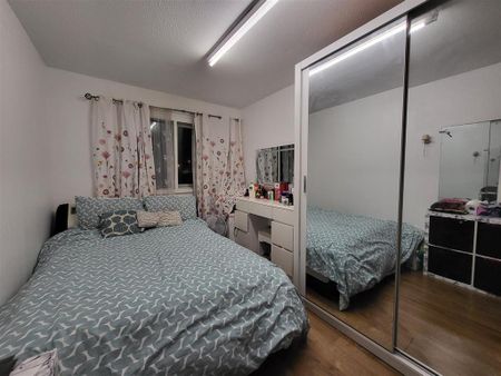 3 bedroom flat to rent - Photo 5