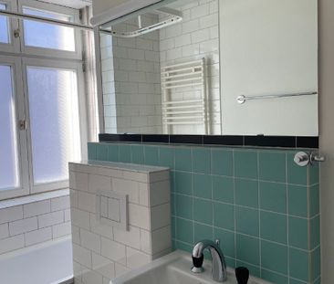 Helle 3.5- bis 4-Zimmer-Wohnung mit grossem Balkon im beliebten Iselin - Photo 4