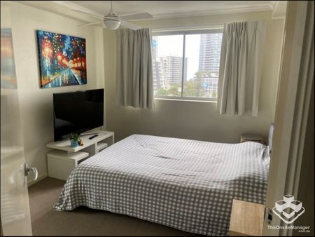 STUNNING 2 BEDROOM 2 BATHROOM APARTMENT - Photo 3