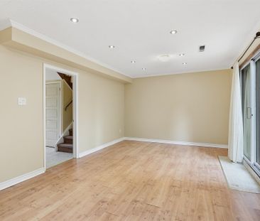 For Lease - 32 Henderson Drive, Aurora, Ontario - Photo 6