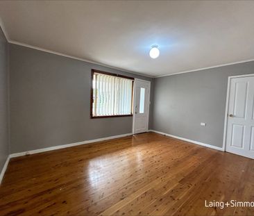 Comfortable four-bedroom home with covered entertaining area - Photo 1