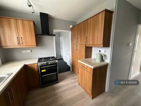 3 bedroom terraced house to rent - Photo 3