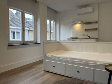 Modern renovated and newly furnished room with kitchenette in Maastricht te huur - Foto 2