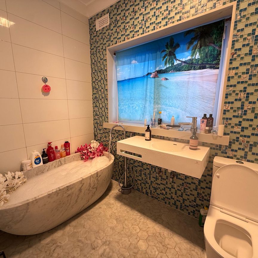 Canterbury - Photo 1