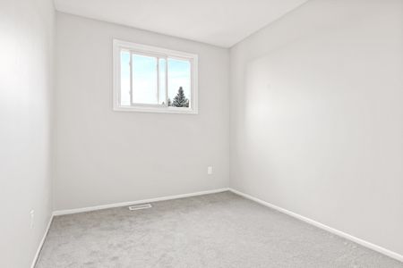 Hunter’s Point Townhomes - Townhouse (3 bedroom) - Photo 3