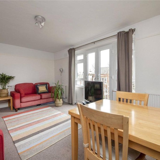 3 bedroom flat to rent - Photo 1
