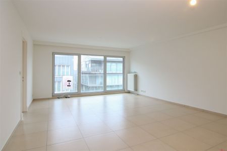 Appartement met garage in volle centrum - Photo 4