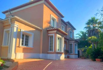 FOR RENT: SPACIOUS AND ELEGANT VILLA IN MORAIRA with 4 bedrooms for LONG TERM