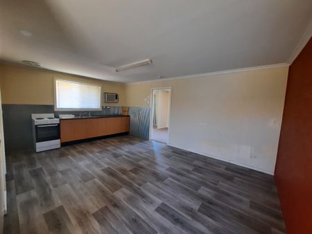 Unit 13 Palm Lodge (corner Barry & Dennis Street) - Photo 2