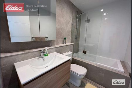 Modern, Bright & Spacious Apartment in Prime Location - Photo 5