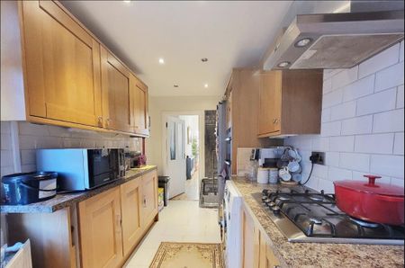 3 Bed End Terrace, Connaught Gardens, N13 - Photo 3